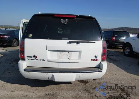 2010 GMC Yukon Xl 1500 Denali из США, поврежденный, VIN 1GKUKMEF1AR113540